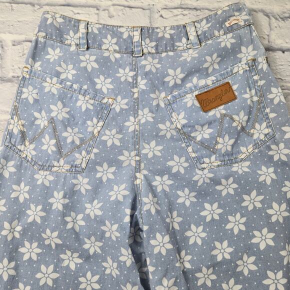Wrangler X Billabong Women's Perfect Pair Daisy Floral Jeans Blue Chambray sz 28 - Picture 4 of 16